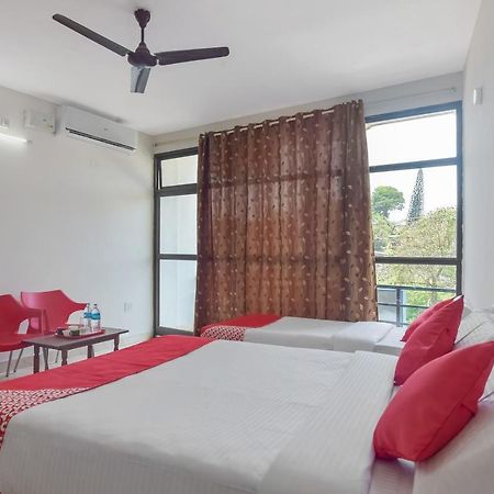 Oyo 13581 Hotel Raj Madikeri Exterior foto